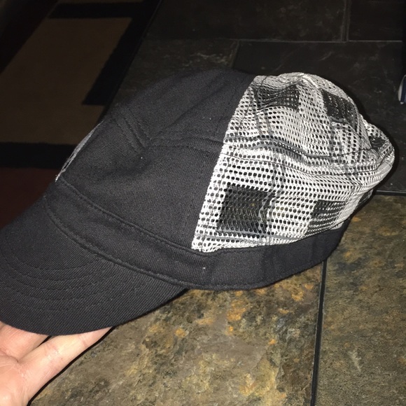 Black & white trucker style hat - Picture 2 of 4